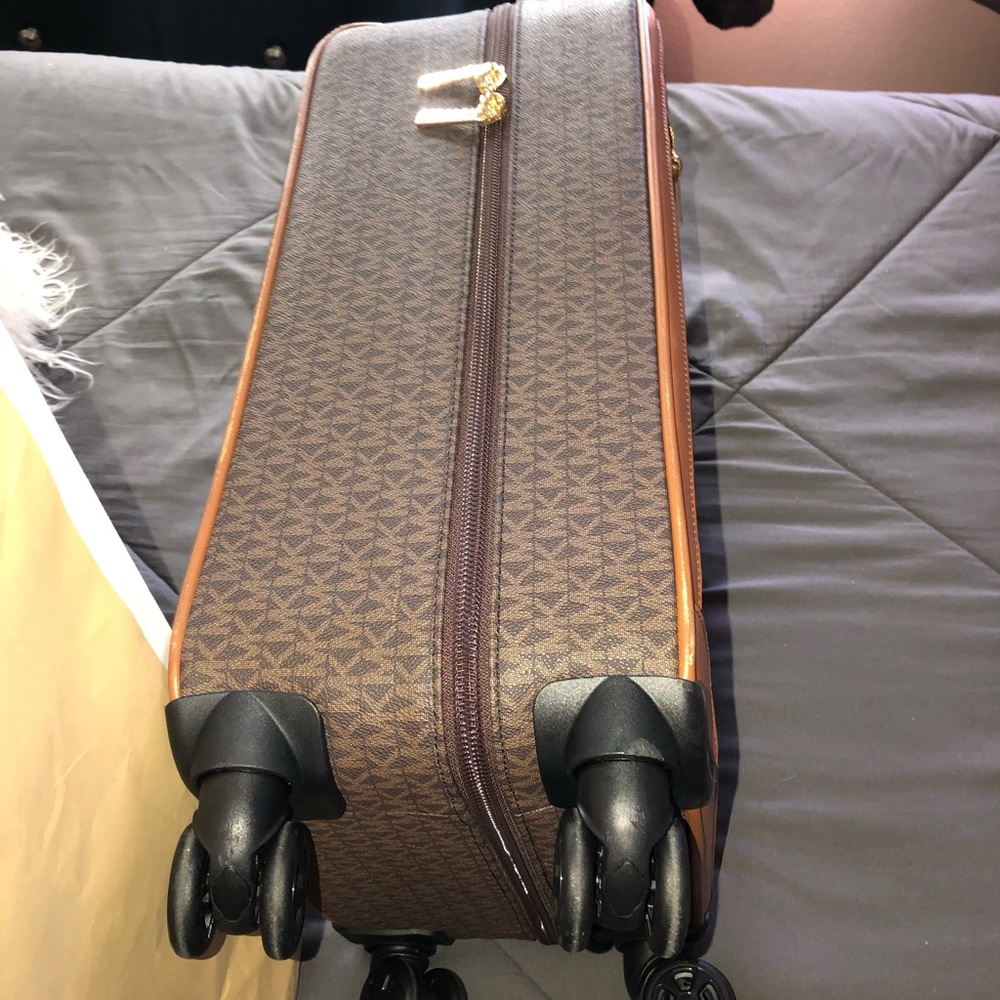 Authentic Michael Kors luggage - Picture 5 of 7